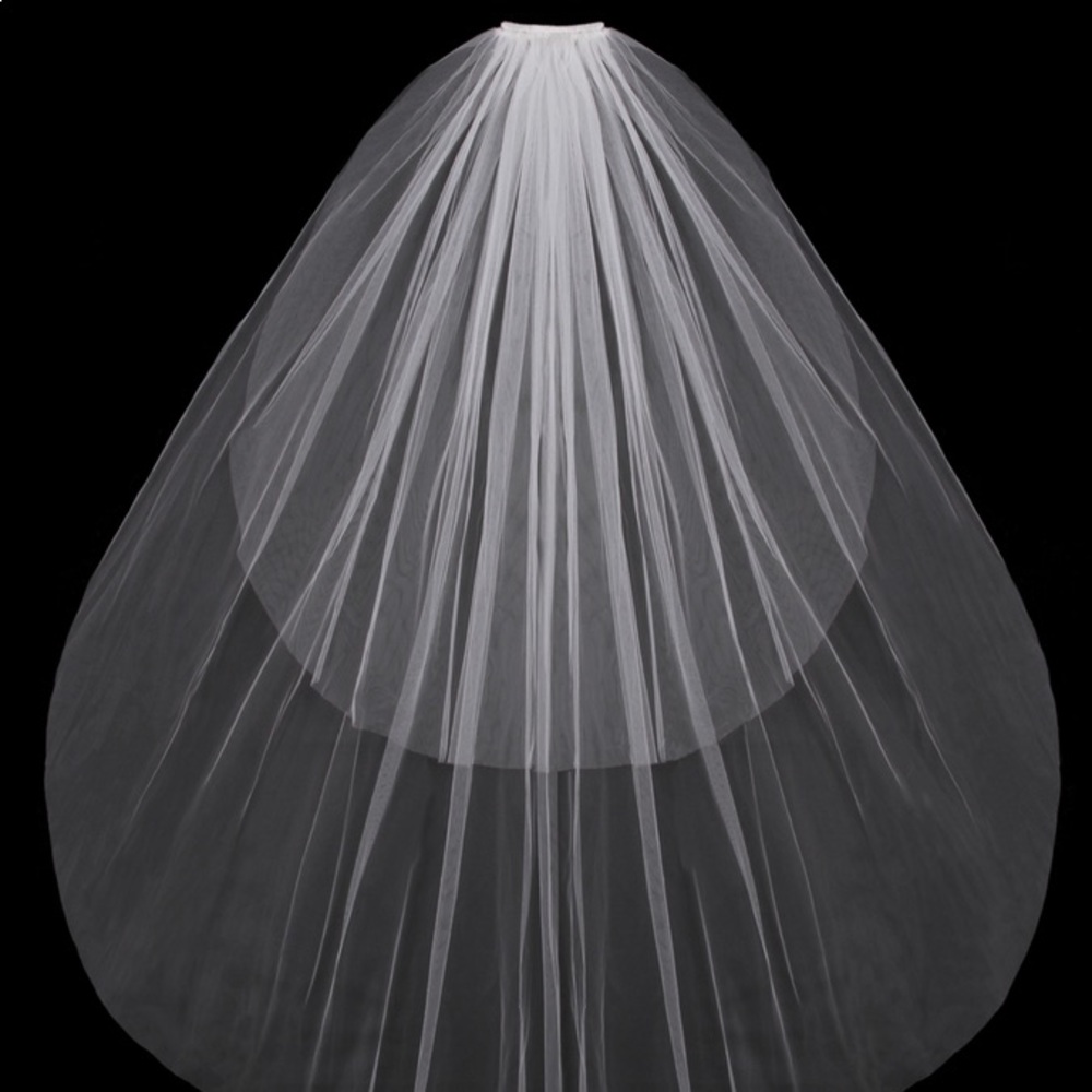 NEW! EnVogue Two-Tier Bridal Veil (Ivory)